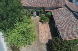 An Attractive 5 Bedroom House With Garden And A Riverside Plot - €168,000