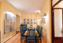 7 Bedrooms - Townhouse - For Sale