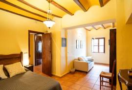 7 Bedrooms - Townhouse - For Sale