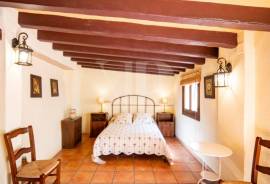 7 Bedrooms - Townhouse - For Sale