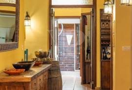 7 Bedrooms - Townhouse - For Sale