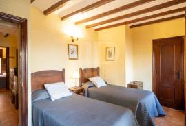 7 Bedrooms - Townhouse - For Sale