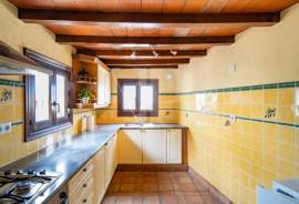 7 Bedrooms - Townhouse - For Sale