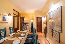 7 Bedrooms - Townhouse - For Sale