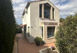 4 Bedrooms - Villa - For Sale