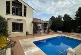 4 Bedrooms - Villa - For Sale