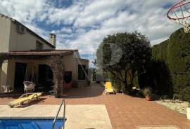 4 Bedrooms - Villa - For Sale