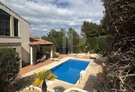 4 Bedrooms - Villa - For Sale