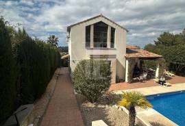 4 Bedrooms - Villa - For Sale