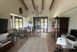 4 Bedrooms - Villa - For Sale