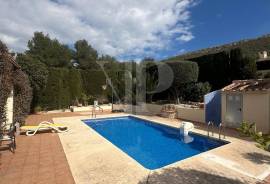 4 Bedrooms - Villa - For Sale