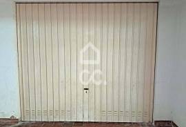 Closed box garage for sale in Senhora da Rocha, with about 20 m². Closed box garage for sale in Senhora da Rocha, with about 20 m².