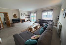 Lovely 4 Bedroom Villa with Heated Swimming Pool in a Prime Location in Lagos