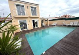 Lovely 4 Bedroom Villa with Heated Swimming Pool in a Prime Location in Lagos