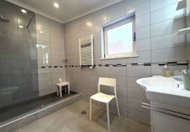 Lovely 4 Bedroom Villa with Heated Swimming Pool in a Prime Location in Lagos