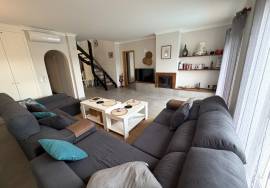 Lovely 4 Bedroom Villa with Heated Swimming Pool in a Prime Location in Lagos