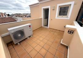 Lovely 4 Bedroom Villa with Heated Swimming Pool in a Prime Location in Lagos