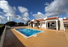 Charming Villa with Swimming Pool Located between Luz and Burgau