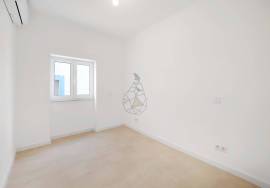 Renovated building with two 2 bedroom apartments in Portimão