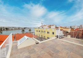 Renovated building with two 2 bedroom apartments in Portimão
