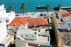 Renovated building with two 2 bedroom apartments in Portimão