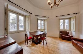 {|en|}Unique Investment Opportunity: Charming Building in the Heart of Portimão! 