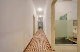 {|en|}Unique Investment Opportunity: Charming Building in the Heart of Portimão! 