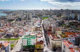 {|en|}Unique Investment Opportunity: Charming Building in the Heart of Portimão! 