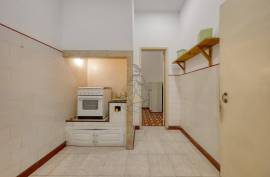 {|en|}Unique Investment Opportunity: Charming Building in the Heart of Portimão! 