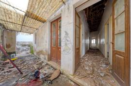 {|en|}Unique Investment Opportunity: Charming Building in the Heart of Portimão! 