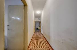 {|en|}Unique Investment Opportunity: Charming Building in the Heart of Portimão! 