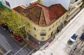 {|en|}Unique Investment Opportunity: Charming Building in the Heart of Portimão! 