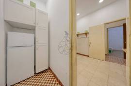 {|en|}Unique Investment Opportunity: Charming Building in the Heart of Portimão! 