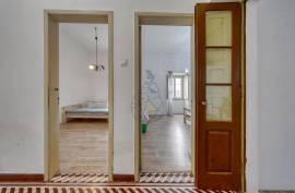 {|en|}Unique Investment Opportunity: Charming Building in the Heart of Portimão! 