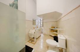 {|en|}Unique Investment Opportunity: Charming Building in the Heart of Portimão! 