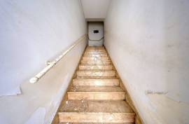 {|en|}Unique Investment Opportunity: Charming Building in the Heart of Portimão! 