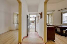 {|en|}Unique Investment Opportunity: Charming Building in the Heart of Portimão! 