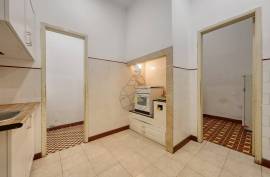 {|en|}Unique Investment Opportunity: Charming Building in the Heart of Portimão! 