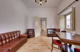 {|en|}Unique Investment Opportunity: Charming Building in the Heart of Portimão! 