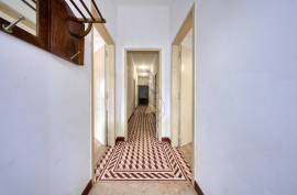 {|en|}Unique Investment Opportunity: Charming Building in the Heart of Portimão! 