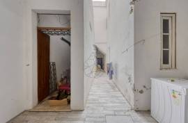 {|en|}Unique Investment Opportunity: Charming Building in the Heart of Portimão! 