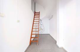 Commercial store with two entrances in the historic center of Alvor