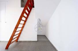 Commercial store with two entrances in the historic center of Alvor