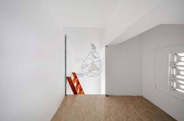 Commercial store with two entrances in the historic center of Alvor