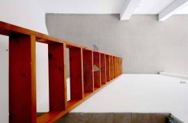 Commercial store with two entrances in the historic center of Alvor