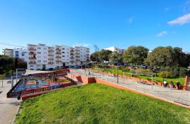 Spacious 2 bedroom apartment with 92 m2 in Três Bicos in Portimão