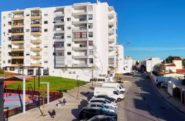 Spacious 2 bedroom apartment with 92 m2 in Três Bicos in Portimão