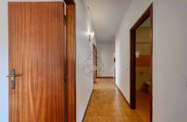 Spacious 2 bedroom apartment with 92 m2 in Três Bicos in Portimão