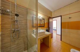 Spacious 2 bedroom apartment with 92 m2 in Três Bicos in Portimão