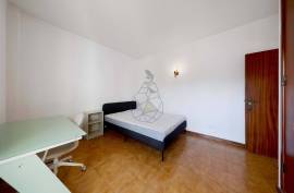 Spacious 2 bedroom apartment with 92 m2 in Três Bicos in Portimão